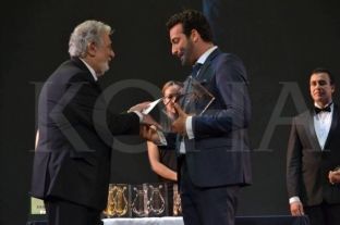 Tenori Lahaj e çon emrin e Kosovës në skenat e mëdha të operës