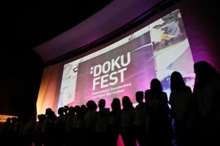  Regjisorët prezantojnë tre filma të programit të sotëm të “Dokufest”