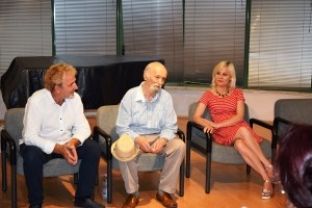 Adem Istrefi shpallet “Nderi i Panairit Ndërkombëtar të Librit” në Durrës