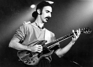 Frank Zappa para vetvetes në “Eat That Question”