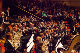 Orkestra “Royal Concertgebouw”, me turne për të ardhmen e Evropës