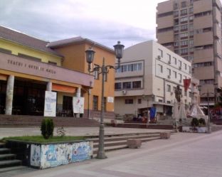 Aktorët paralajmërojnë protestë kundër ndërhyrjeve politike në Teatrin e Gjilanit