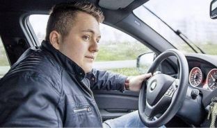 Bendriti provon veten në film, luan floktarin me emrin Kushtrim