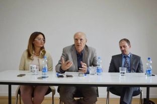 “Një jetë në dizajn” shpalos krijimtarinë 50-vjeçare të Shyqri Nimanit