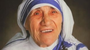 Në Maqedoni ekspozohen fotografi nga jeta e vepra e Nënë Terezës
