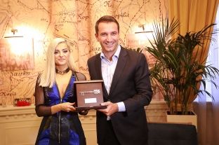 Edhe Bebe Rexha merr “Çelësin e Tiranës”