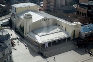 Ministria heq dorë nga renovimi i tërësishëm i Teatrit