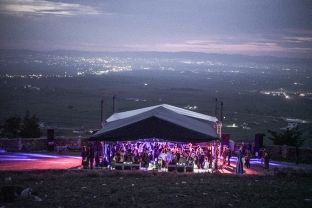 “Hapësira” me muzikë çon vizitorë në Kalanë e Harilaqit