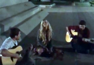 Joss Stone, “unplugged” me Shpat Dedën e Art Lokajn te “Skënderbeu” në Prishtinë