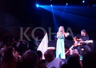 Joss Stone merr me vete publikun në udhëtimin interaktiv muzikor