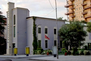 Në teatrin eksperimental të Tiranë, kërcënime në vend të premierës