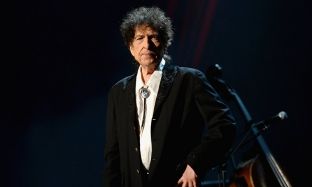 Komiteti i “Nobelit” heq dorë nga tentimet për ta kontaktuar Dylanin
