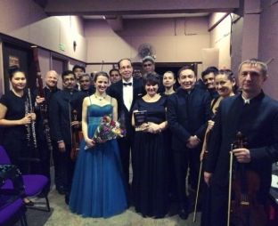 Pianistja Ardita Statovci performoi me Orkestrën Simfonike të Indisë