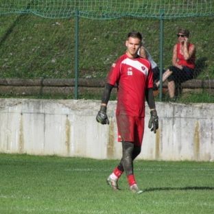 Entonjo Elezaj nënshkruan me Peruggian