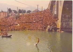 Kërcimet nga Ura e Fshejtë në vitin 1982