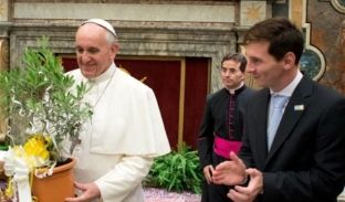  Papa thotë se Messi është më i mirë se Pele e Maradona