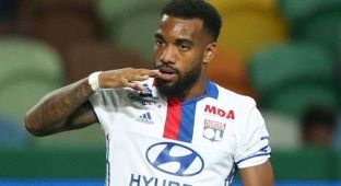  Lyoni i pasigurt nëse Lacazette do të mbetet në Francë