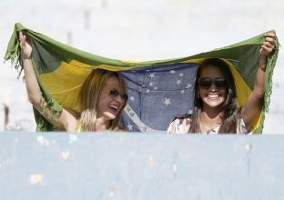 Ulëset e zbrazëta, protestat dhe vullneti për festë