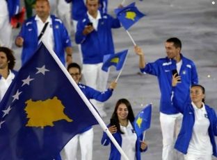 Përfaqësuesi i Kosovës valëvit flamurin kuqezi në Rio