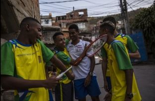 Në favela të Rios po zhvillohet sporti pak i njohur në Brazil - badmintoni
