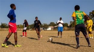 Udhëtimi i lodhshëm i futbollisteve të Zimbabvesë drejt Rios