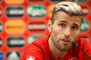 Valon Behrami uron Majlindën 