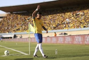 Neymar po mundohet të ndryshojë storien në fushë dhe në qytetin e tij