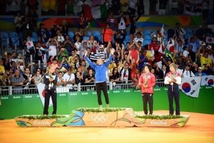  Thaçi: Majlinda model për gjeneratat e reja