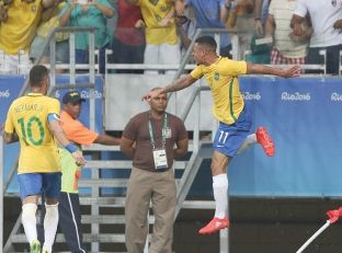 Brazili gjen ritmin kur i duhet më së shumti