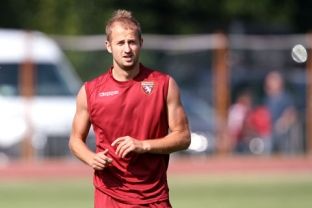 Basha nënshkruan për Barin