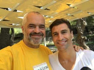 Cana e Rama takohen në pushim