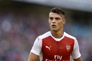  Xhaka debuton në Premier Ligë