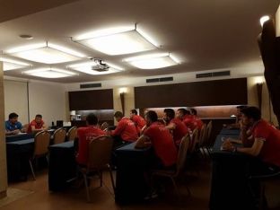 Feniksi arrin në Andorra