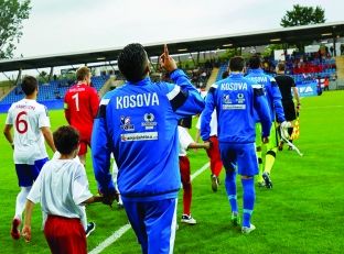Presion i madh ndaj lojtarëve që mendojnë të luajnë për Kosovën