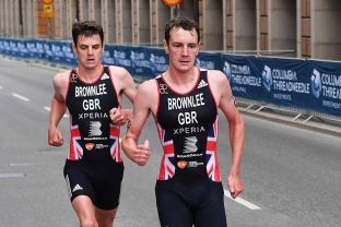 Vëllezërit Brownlee dominojnë tregarëshin