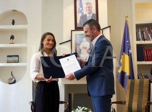 Majlinda Kelmendit i dorëzohet shpërblimi i merituar i shtetit të Kosovës