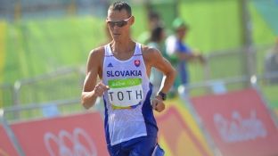 Gazetari Toth fiton të artën në ecje sportive