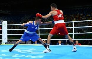 Sfida për të përfshirë boksierët profesionistë në Lojërat Olimpike