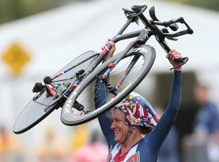 Në moshën e mesme, “pleqtë e artë” të Rios u japin të rinjve mësim