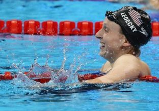 Ledecky heq dorë nga milionat për t'u regjistruar në universitet