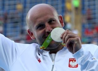 Polaku me medaljen olimpike ndihmon trevjeçarin me kancer