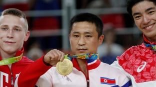 Çka i ndodhi medalistit të Koresë së Veriut kur u kthye në shtëpi