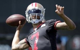 Ylli i futbollit amerikan nuk ngrihet për himn, shkakton zemëratë