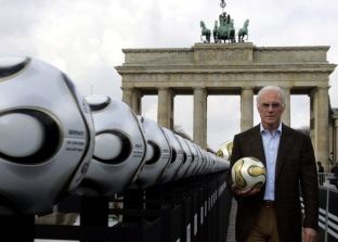 Beckenbauer hetohet për korrupsion