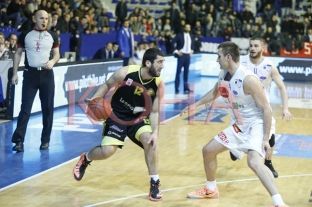 Azemi do mbrojtje më agresive ndaj Ukrainës