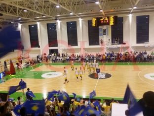 Intonimi i himnit të Kosovës në përballjen Kosovë – Ukrainë [video]