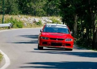 Lajçi me makinën e tij del i tretë në Slloveni