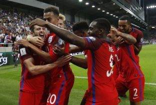 Llallana shpëton Anglinë në minutën e ‘95-të