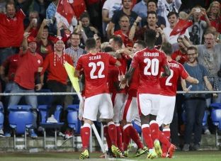 Shqiptarët me Zvicrën mposhtin kampionin e Europës