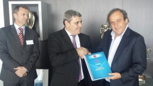 Platini uron Kosovën për debutimin në garat ndërkombëtare